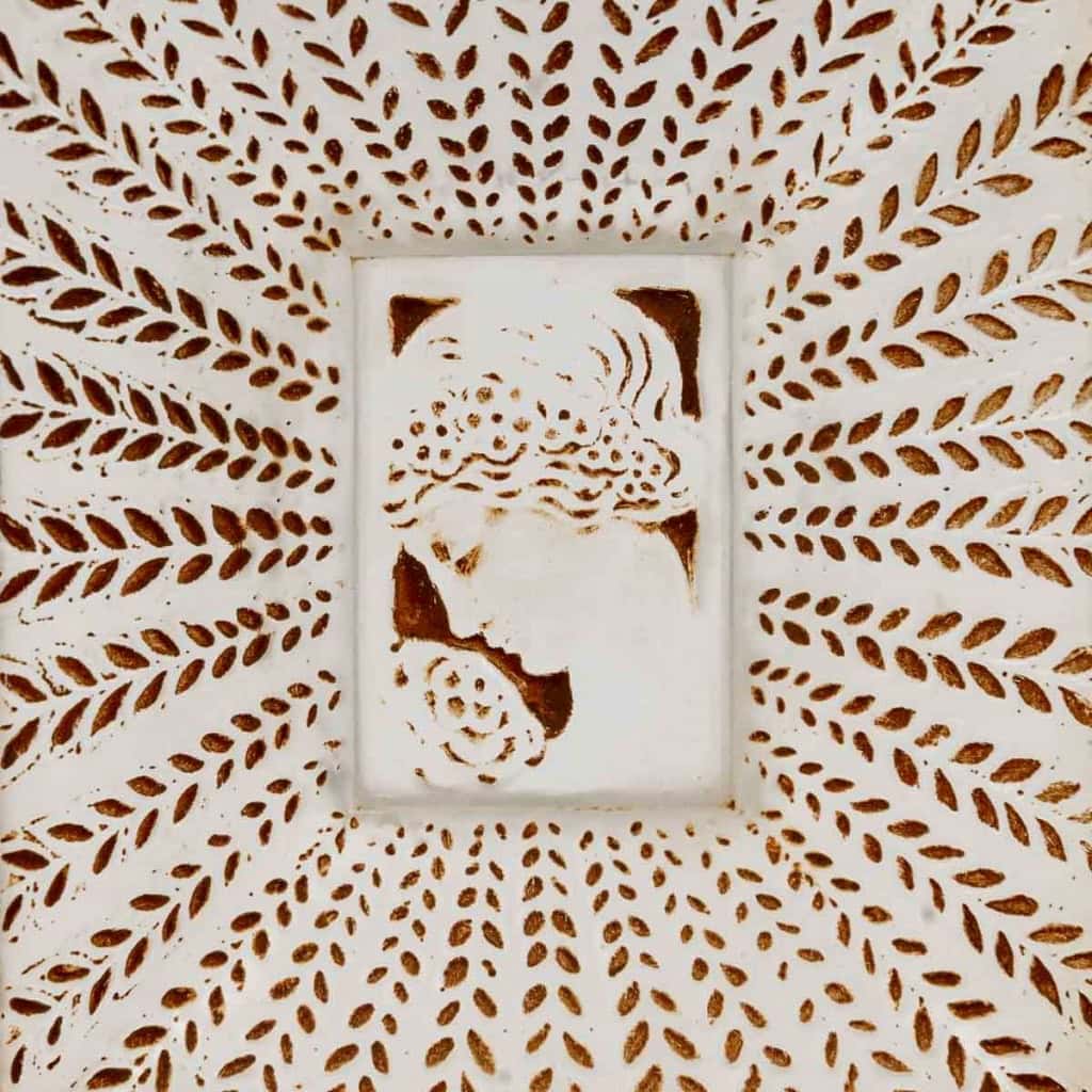 1925 René Lalique – Flacon La Belle Saison Verre Blanc Patiné Sépia pour Houbigant 9
