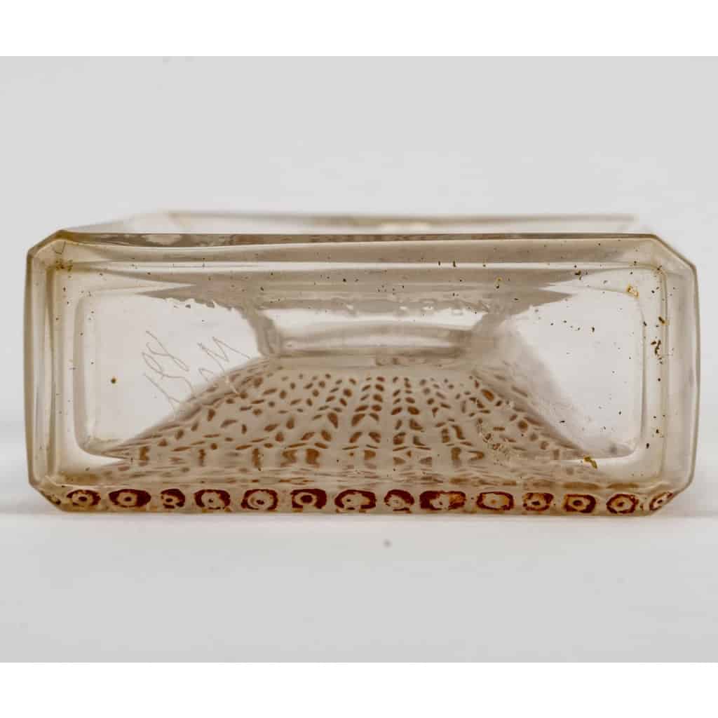 1925 René Lalique – Flacon La Belle Saison Verre Blanc Patiné Sépia pour Houbigant 10