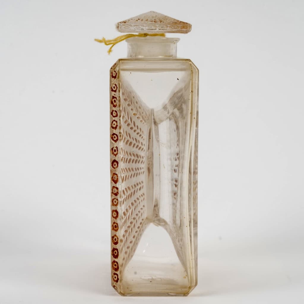 1925 René Lalique – Flacon La Belle Saison Verre Blanc Patiné Sépia pour Houbigant 8