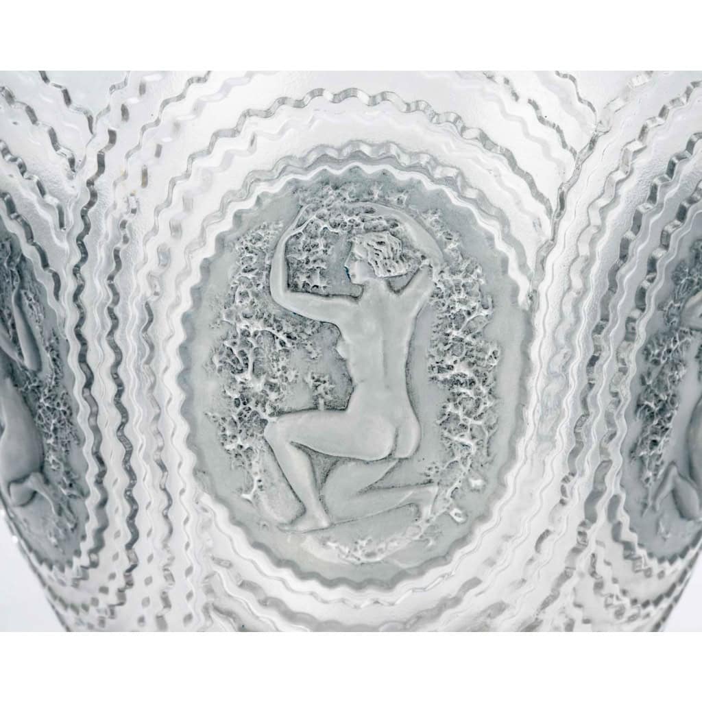 1937 René Lalique – Vase Dryades Verre Blanc Patiné Bleu 6