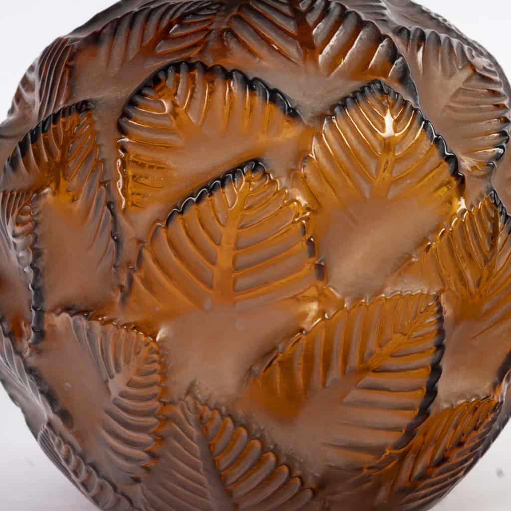1926 René Lalique – Vase Ormeaux Verre Ambre 6