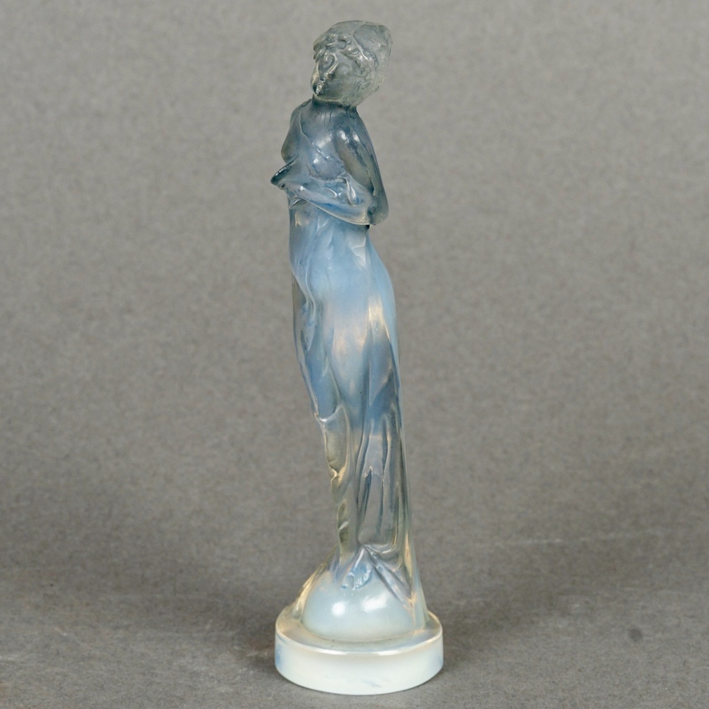 1912 René Lalique – Statuette Moyenne Voilée Verre Opalescent Patiné Bleu 5