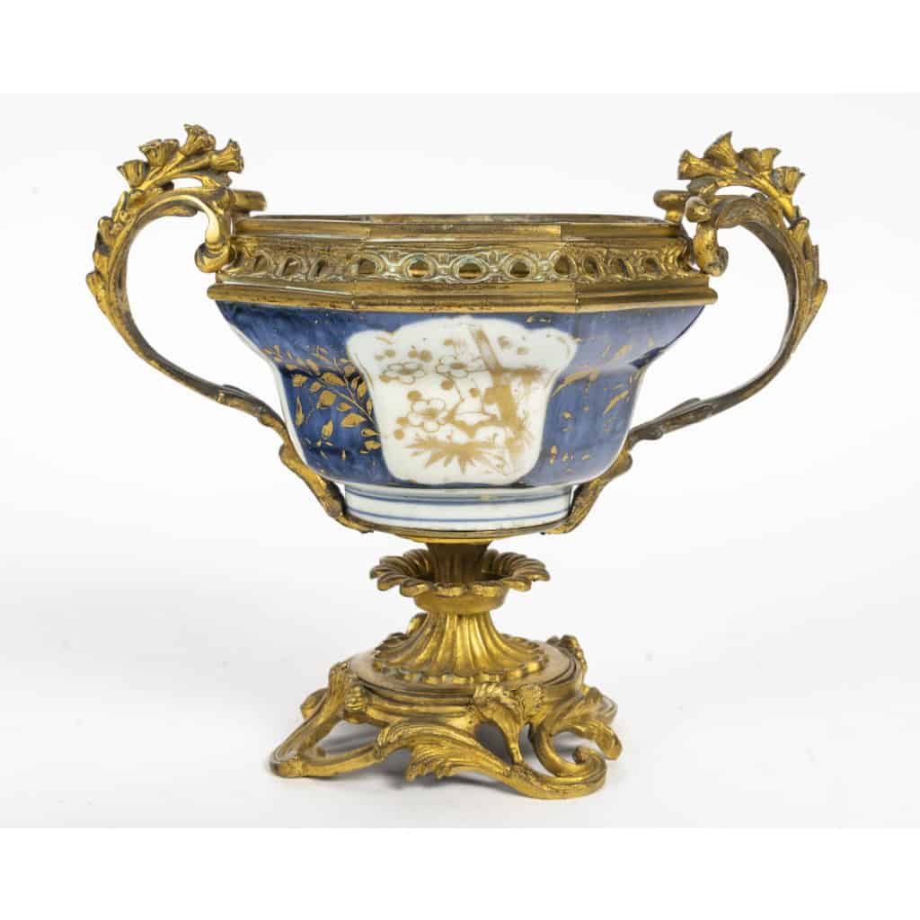 Coupe en porcelaine de Chine du 18ème siècle, monture en bronze doré. 11