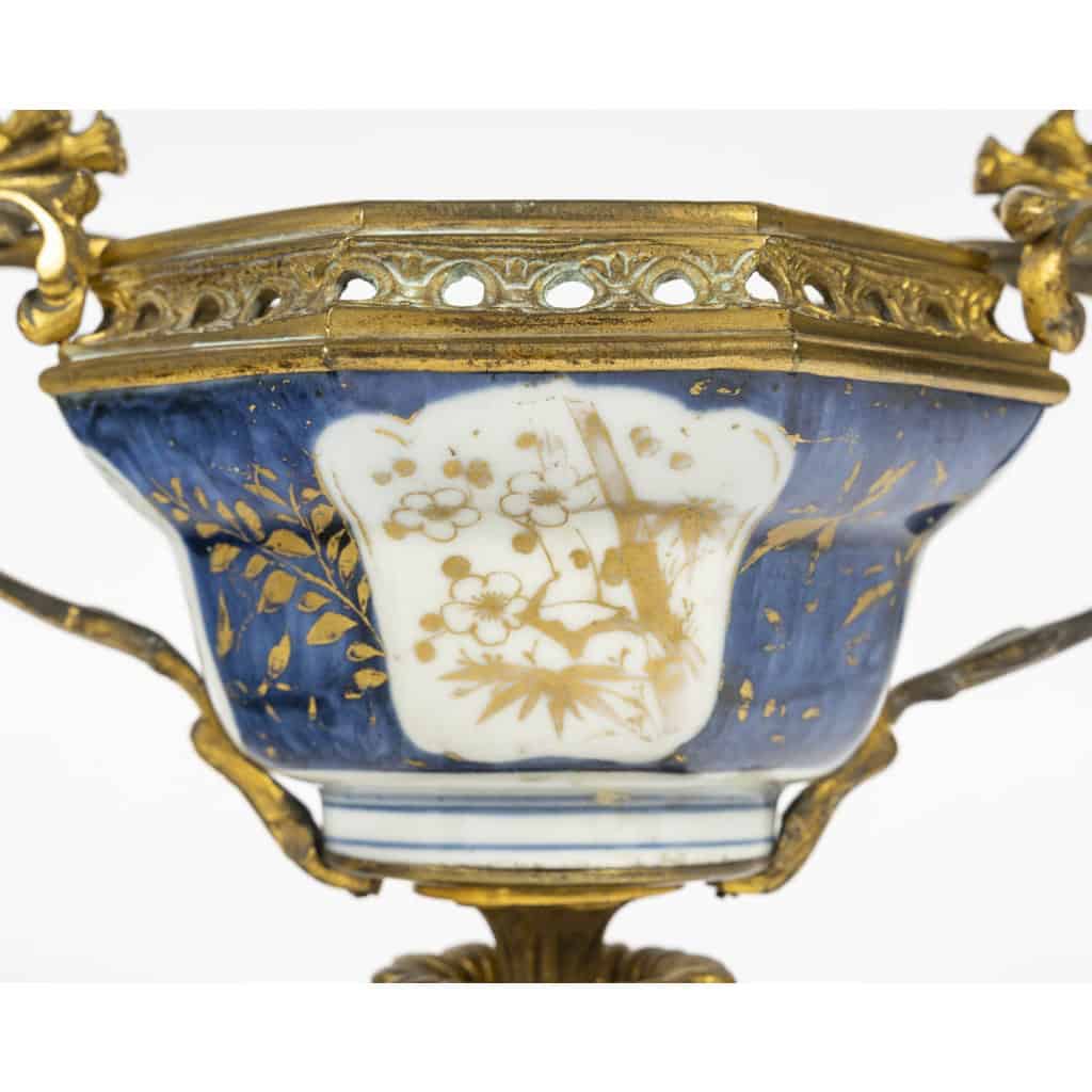 Coupe en porcelaine de Chine du 18ème siècle, monture en bronze doré. 10