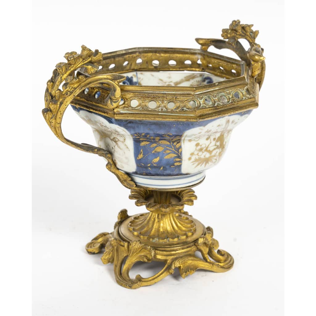 Coupe en porcelaine de Chine du 18ème siècle, monture en bronze doré. 3