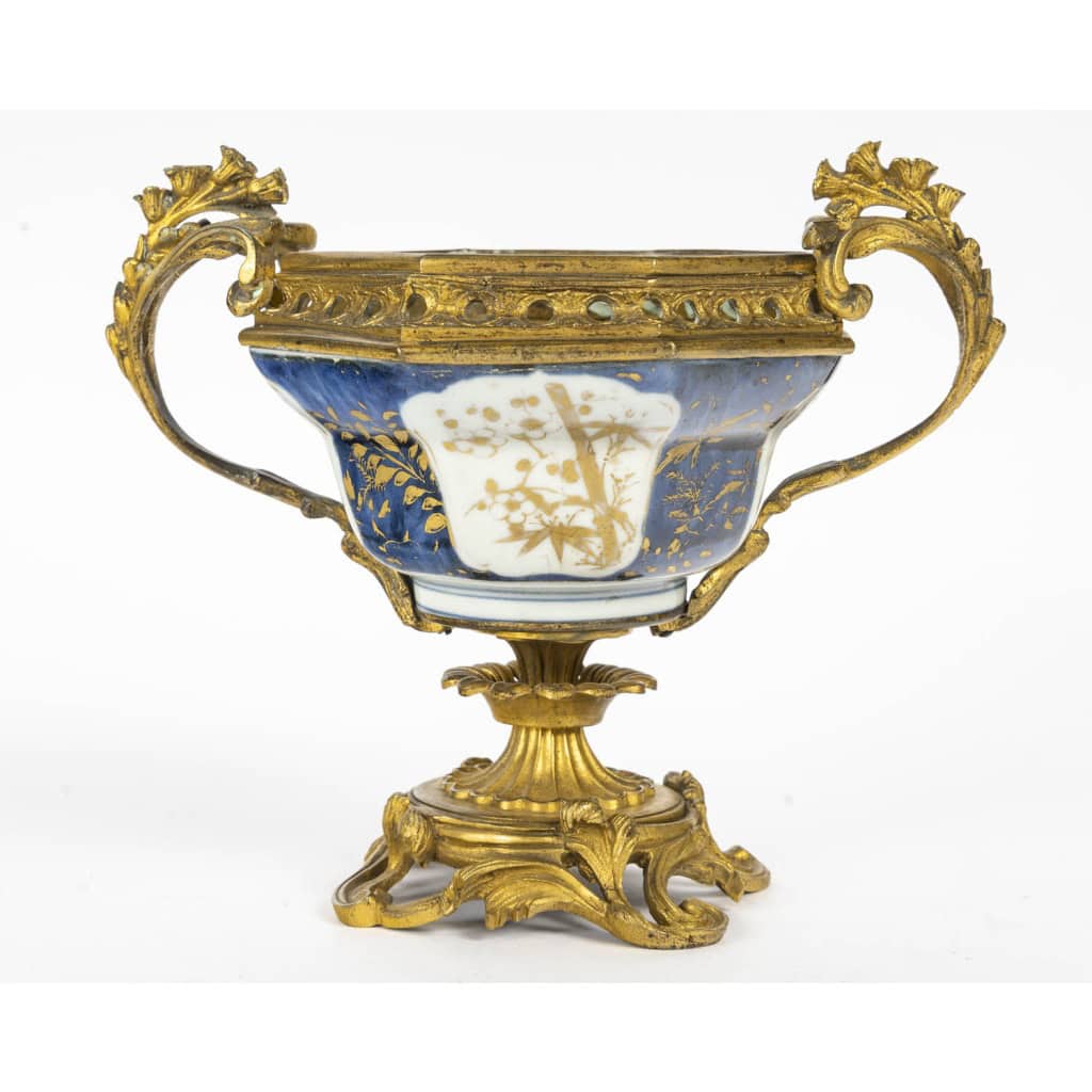 Coupe en porcelaine de Chine du 18ème siècle, monture en bronze doré. 8