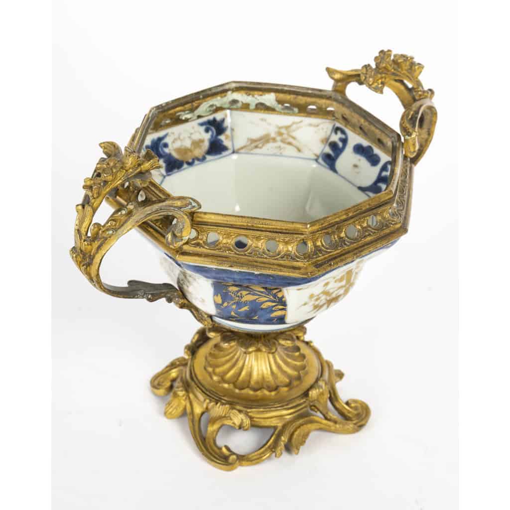 Coupe en porcelaine de Chine du 18ème siècle, monture en bronze doré. 4