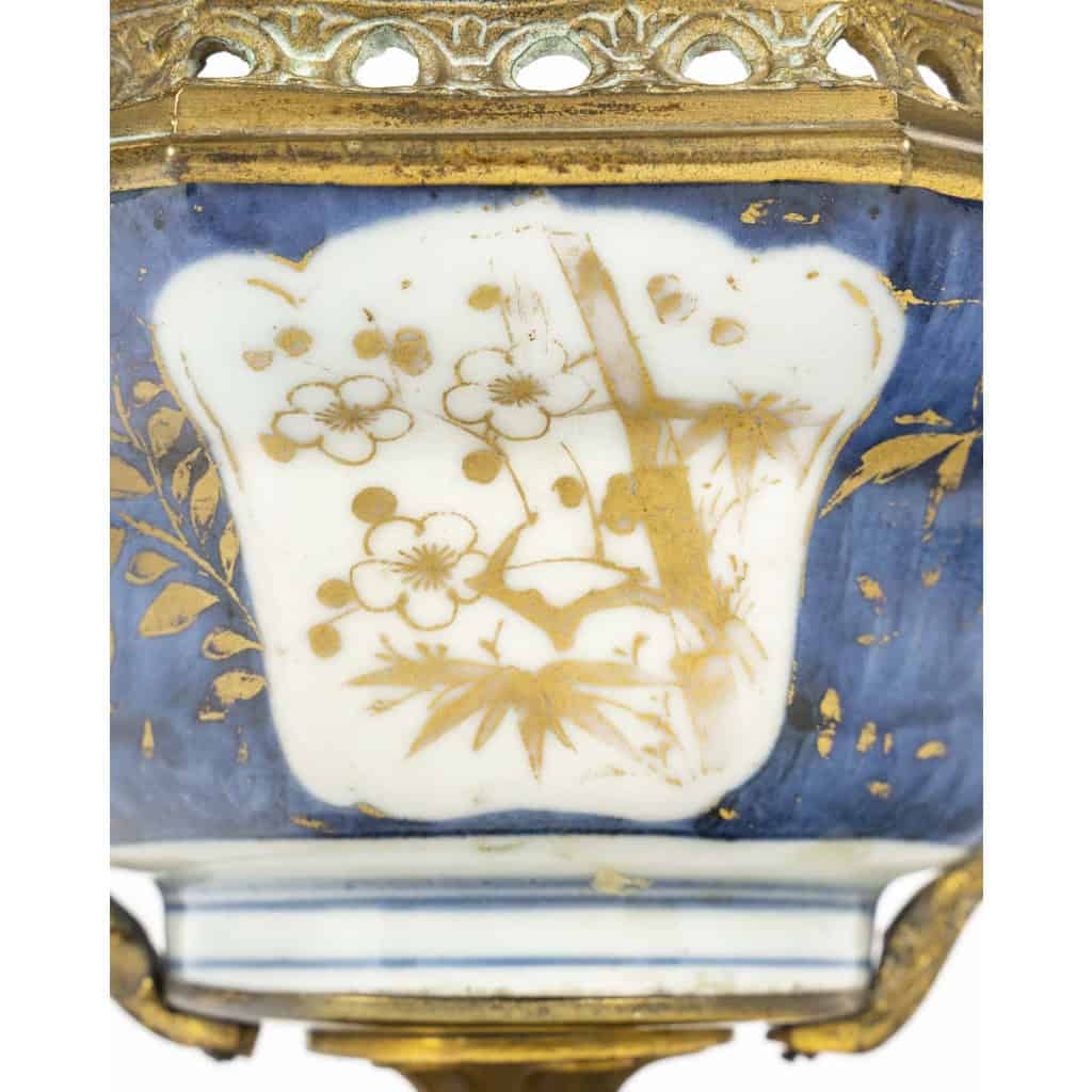 Coupe en porcelaine de Chine du 18ème siècle, monture en bronze doré. 7