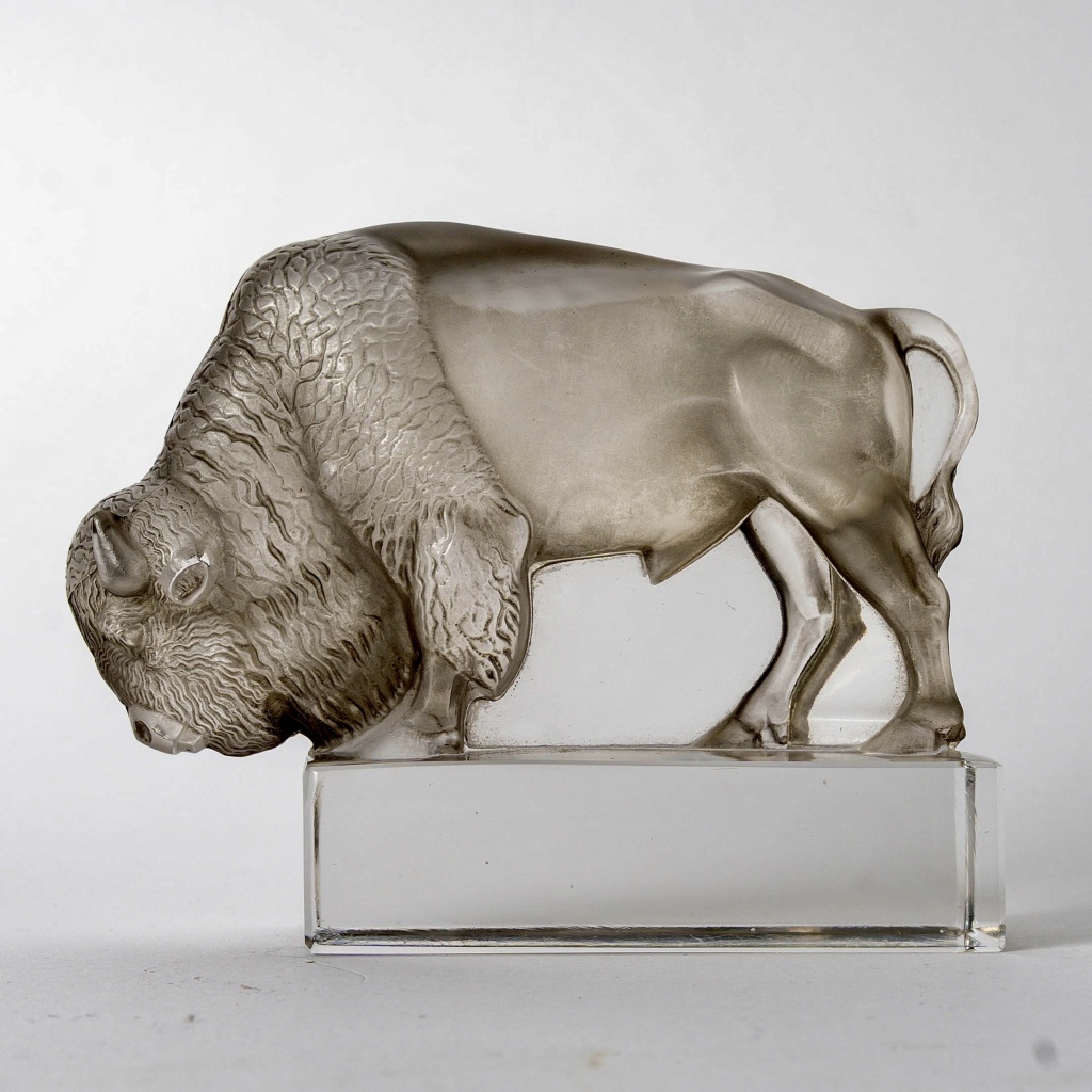 1931 René Lalique – Presse Papiers Bison Verre Blanc Patiné Gris 4