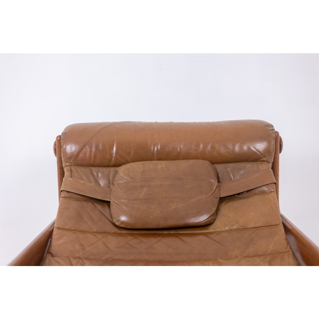 Fauteuil lounge et son ottoman, en orme blond et cuir. Années 1970 LS61501217 10