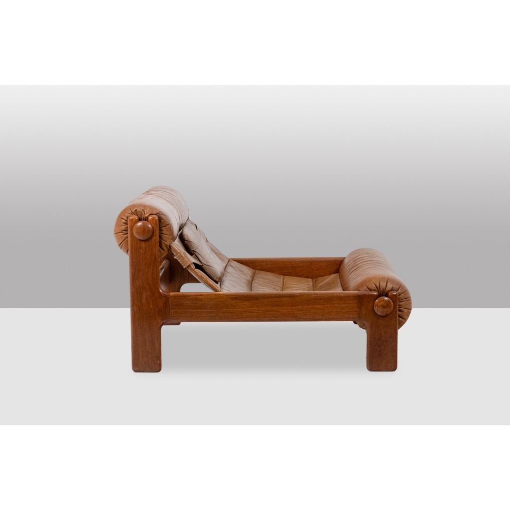Fauteuil lounge et son ottoman, en orme blond et cuir. Années 1970 LS61501217 4