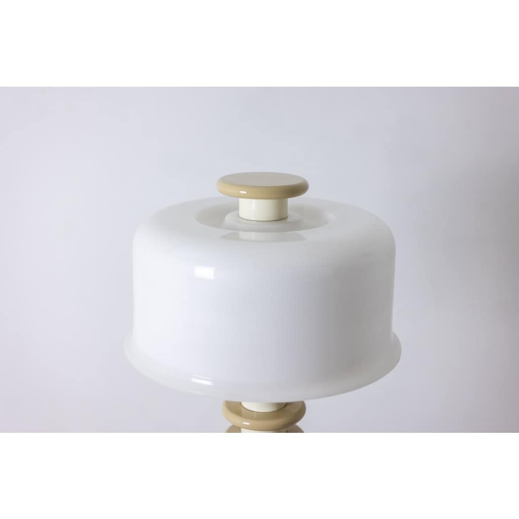 Ettore Sottsass. Lampadaire en bois laqué blanc et beige. Années 1980-90. LS6578809 11