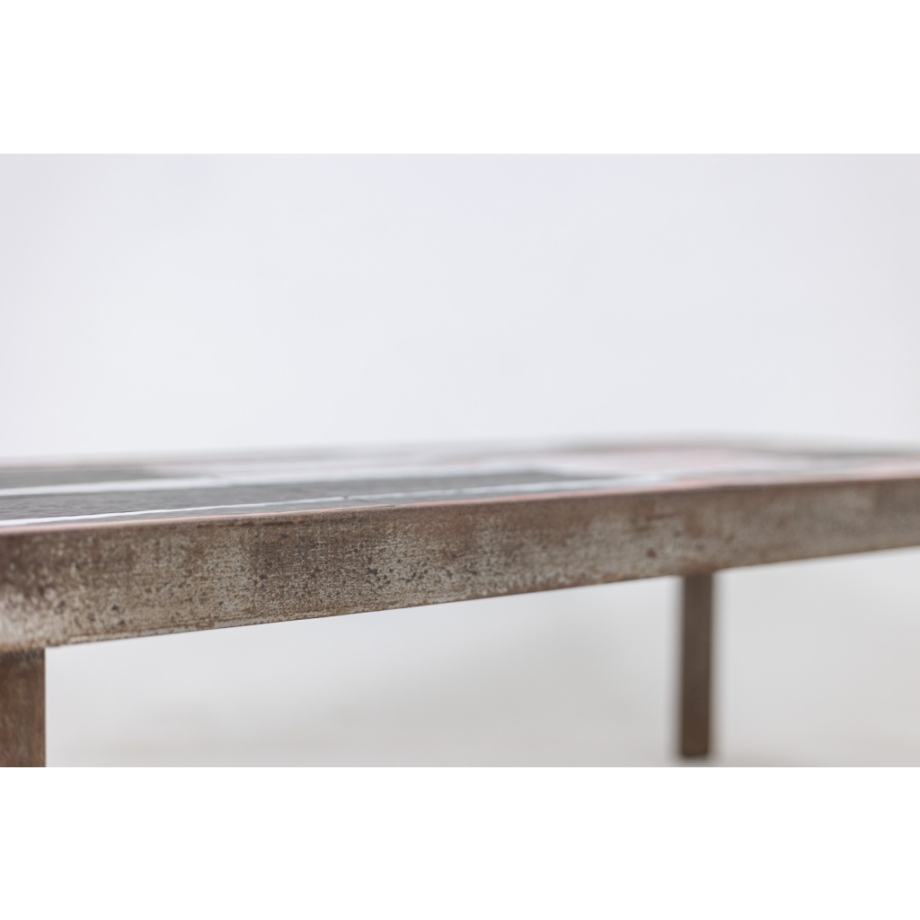 Capron. Table basse « navette » en grès émaillé noir et rouge. Années 1960. LS66291834 5