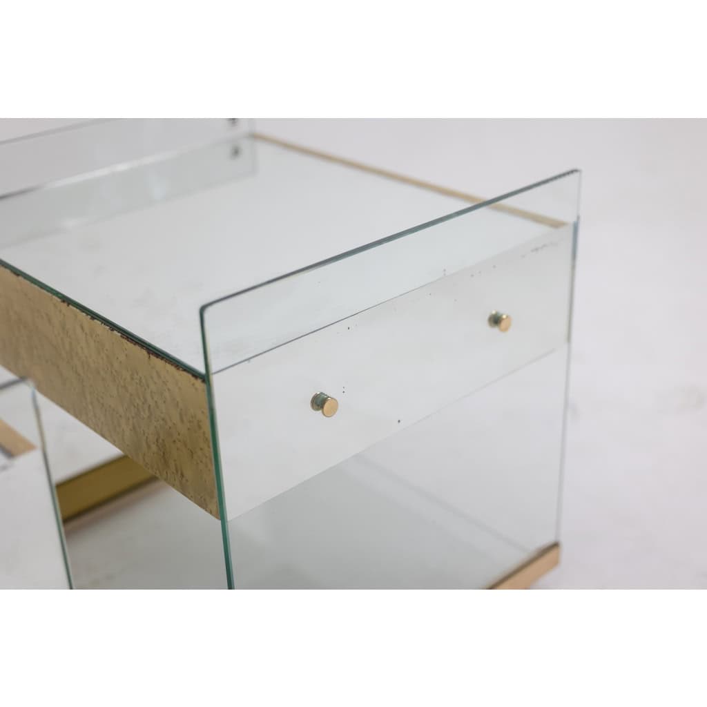 Paire de chevets ou bouts de canapé en laiton, verre et miroir. Années 70. LS6566387U 10