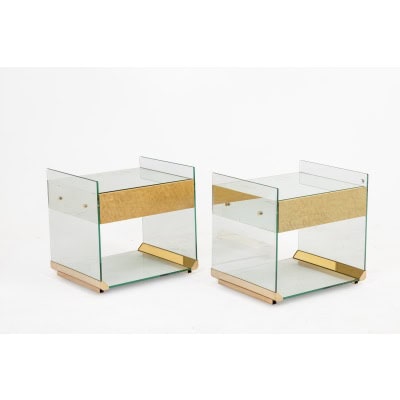 Paire de chevets ou bouts de canapé en laiton, verre et miroir. Années 70. LS6566387U