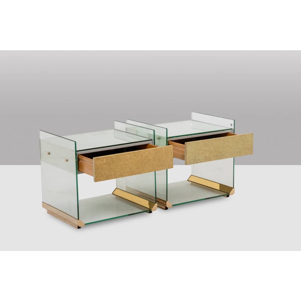 Paire de chevets ou bouts de canapé en laiton, verre et miroir. Années 70. LS6566387U 5