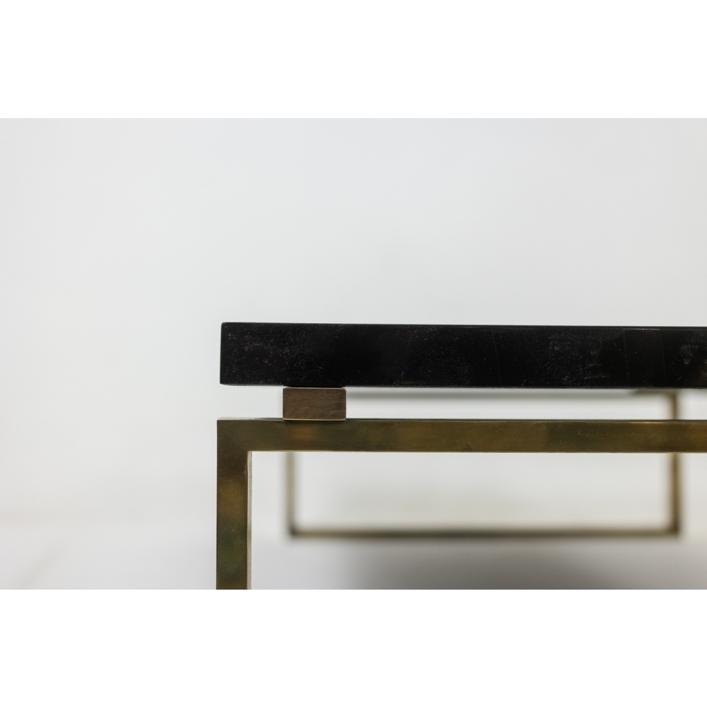 Maison Charles. Table basse en bronze et plateau laqué. Années 1970. LS6552634 9
