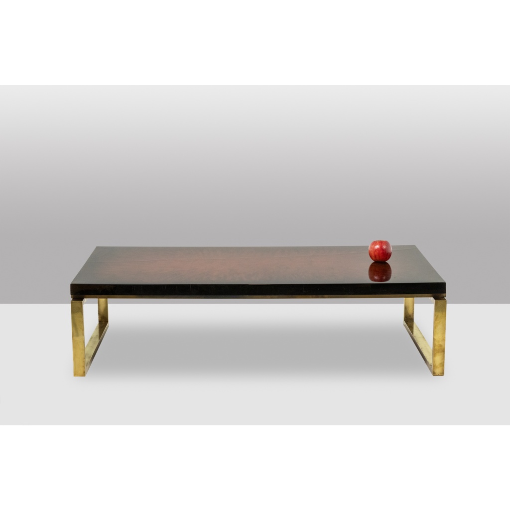 Maison Charles. Table basse en bronze et plateau laqué. Années 1970. LS6552634 11