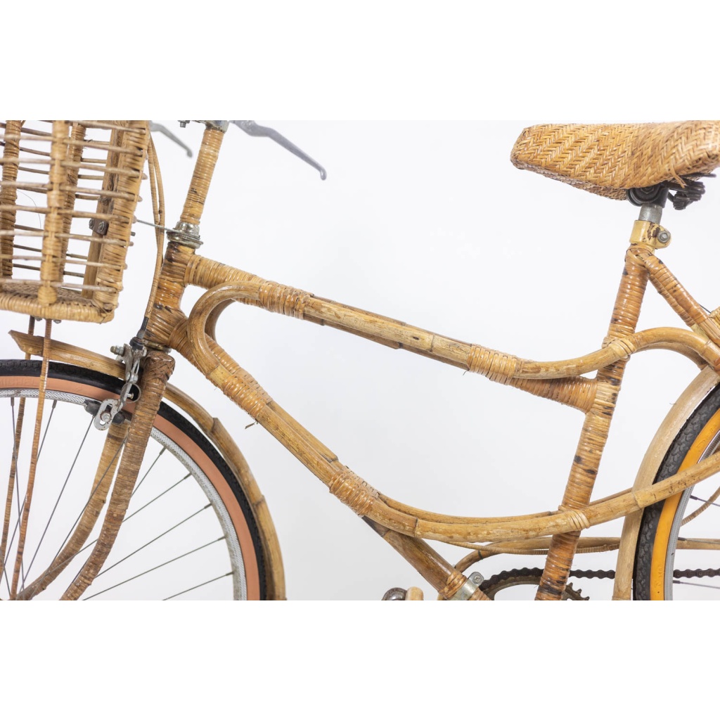 Vélo habillé de bambou et de rotin. Travail artisanal des années 1970. LS6631358 8