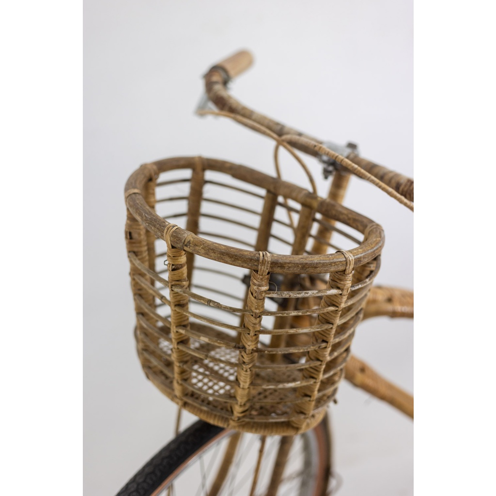 Vélo habillé de bambou et de rotin. Travail artisanal des années 1970. LS6631358 6