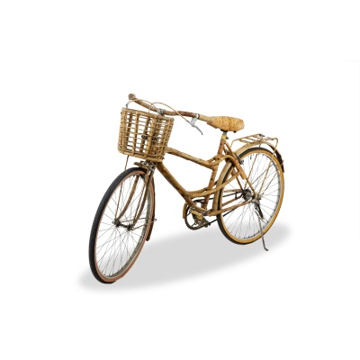 Vélo habillé de bambou et de rotin. Travail artisanal des années 1970. LS6631358