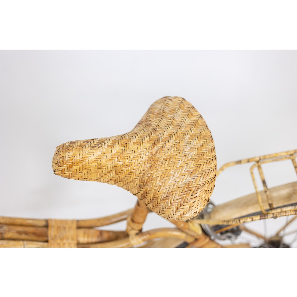 Vélo habillé de bambou et de rotin. Travail artisanal des années 1970. LS6631358 13