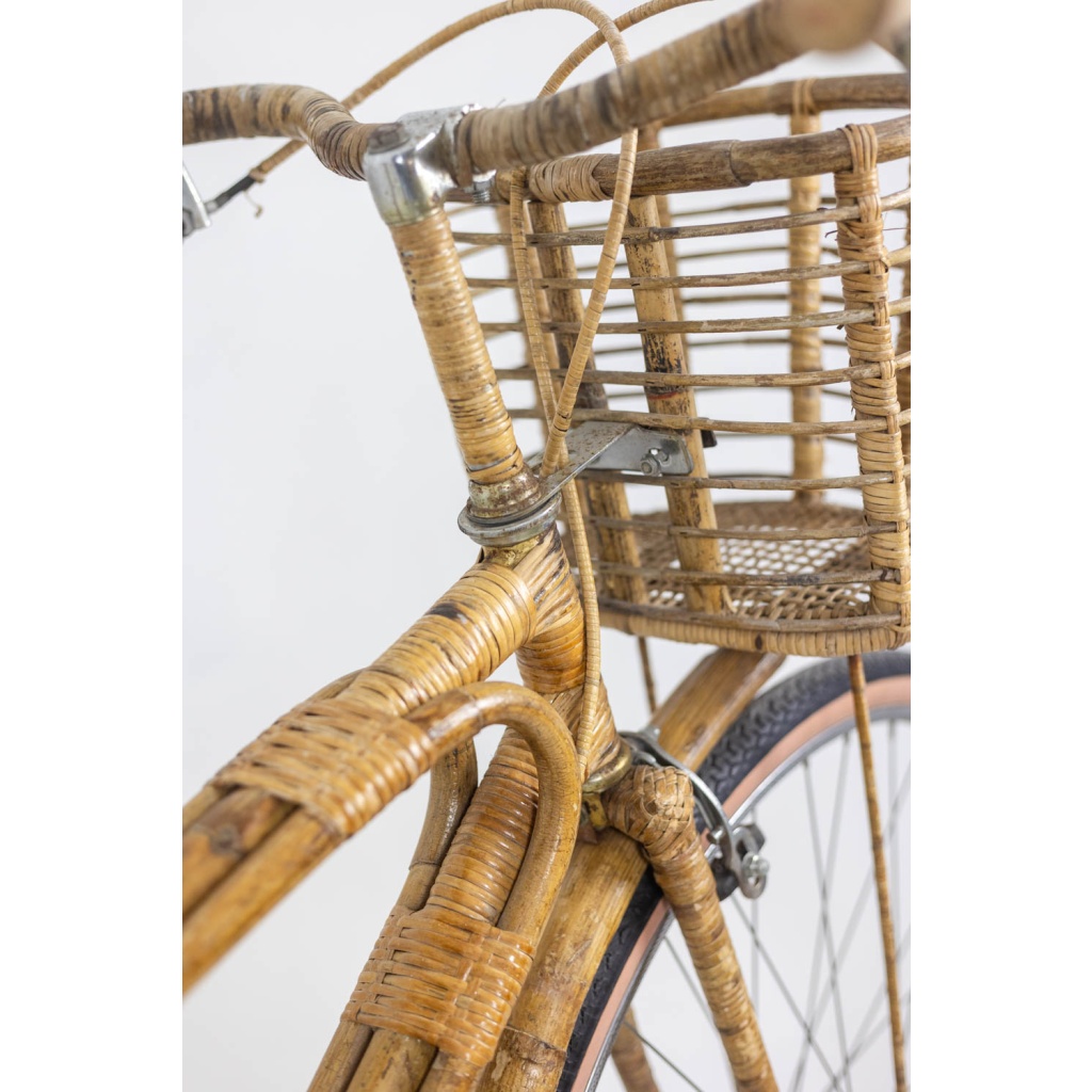 Vélo habillé de bambou et de rotin. Travail artisanal des années 1970. LS6631358 12