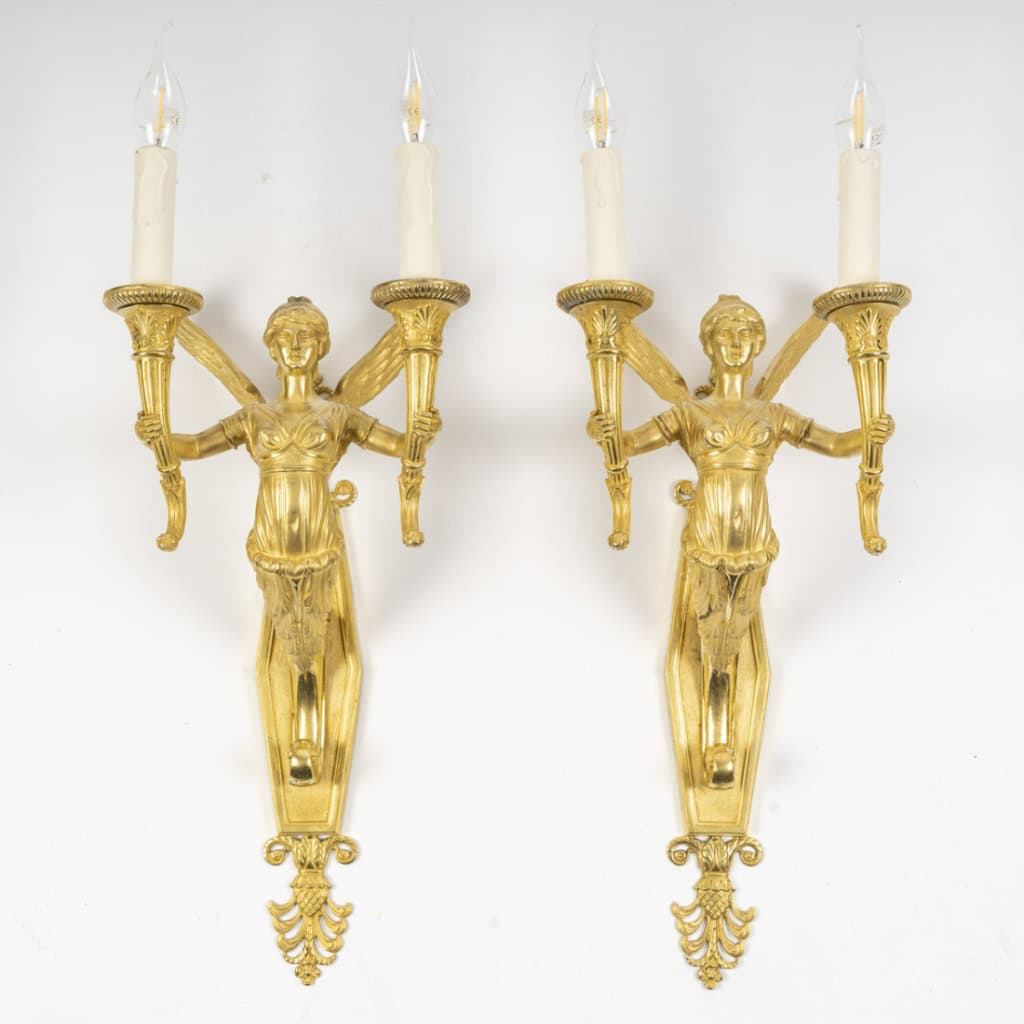 Paire d’appliques à décor de cariatides ailées, d’époque Empire. XIXème siècle 3