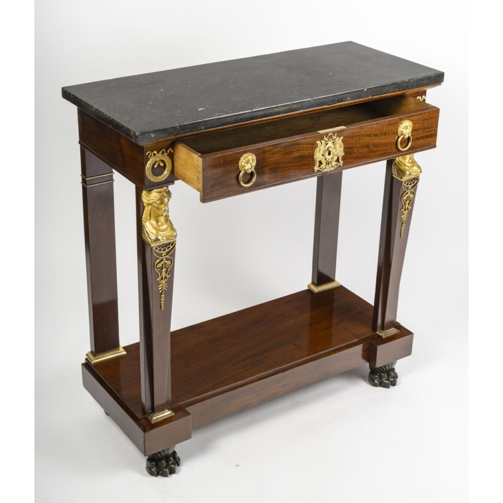 Petite console en acajou et bronze doré, d’époque Ier empire (1804-18015), XIXème siècle. 4