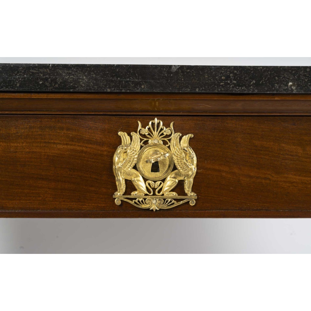 Petite console en acajou et bronze doré, d’époque Ier empire (1804-18015), XIXème siècle. 8