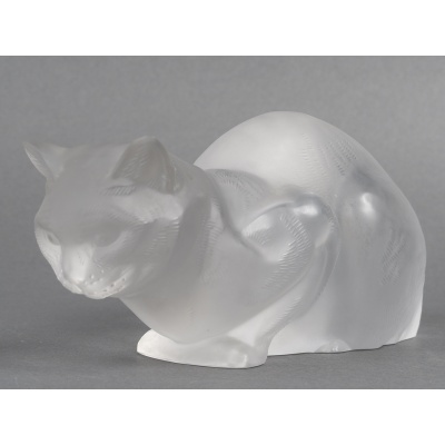 LALIQUE – Chat couché en cristal XXe Signé Lalique France