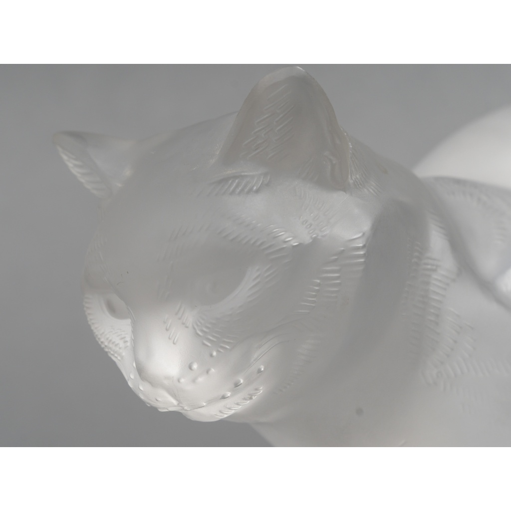 LALIQUE – Chat couché en cristal XXe Signé Lalique France 4