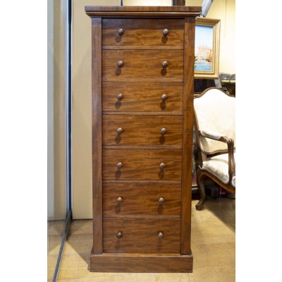 WELLINGTON Chest ou semainier en acajou Epoque Victorienne vers 1860.