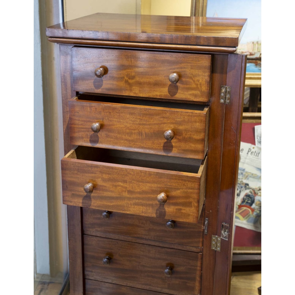 WELLINGTON Chest ou semainier en acajou Epoque Victorienne vers 1860. 5