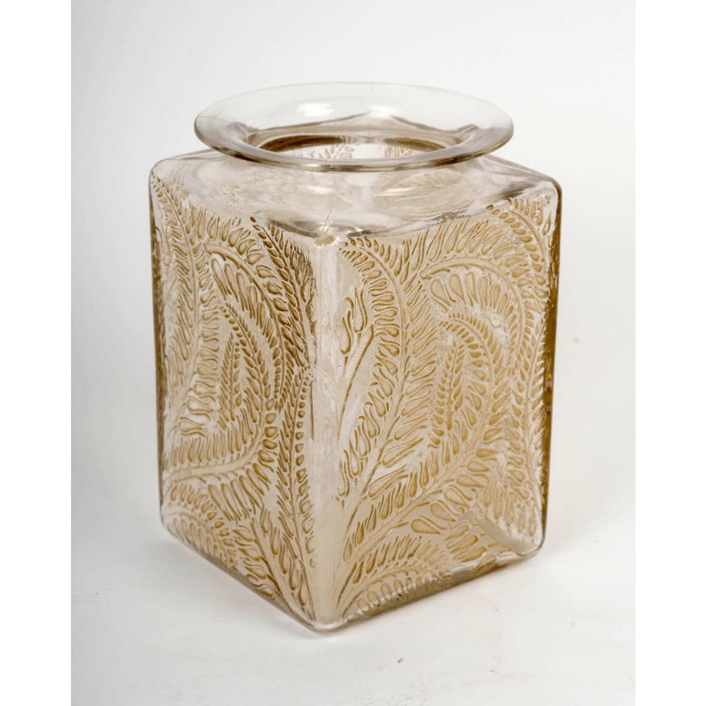 1926 René Lalique – Vase Myrrhis Verre Blanc Patiné Sépia 5