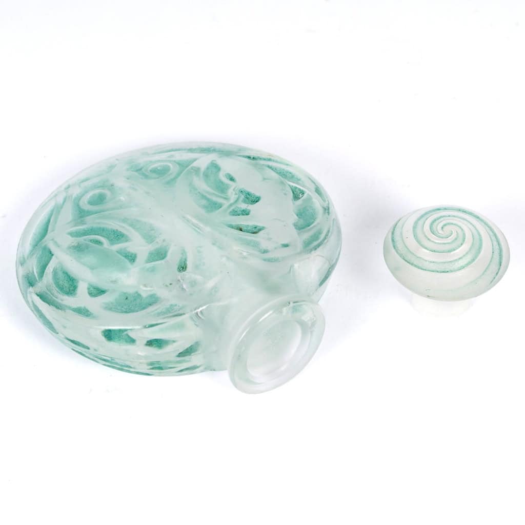 1912 René Lalique – Flacon Naïades Verre Blanc Patiné Vert 6