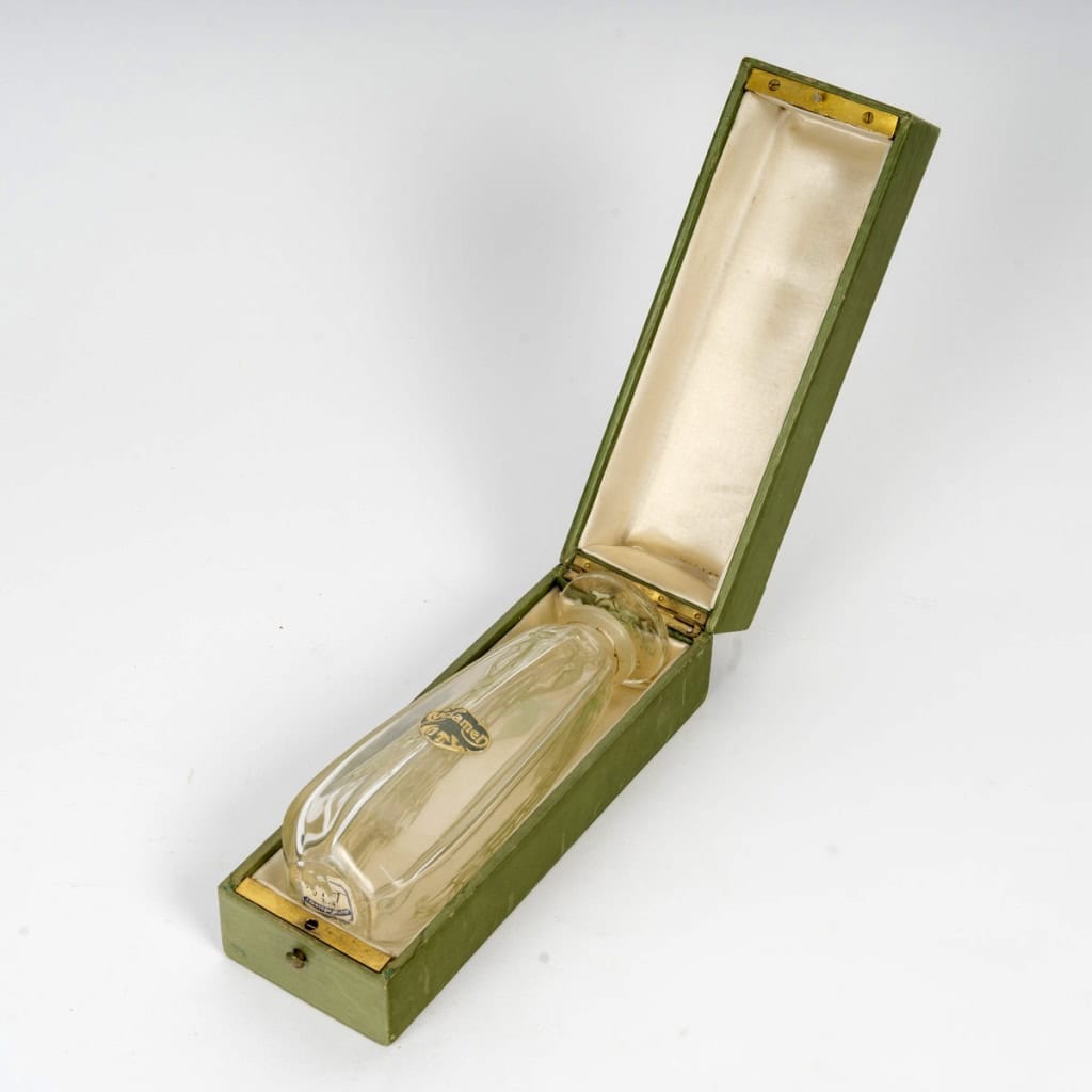 1909 René Lalique – Flacon Cyclamen Verre Blanc Patiné Vert pour Coty 4