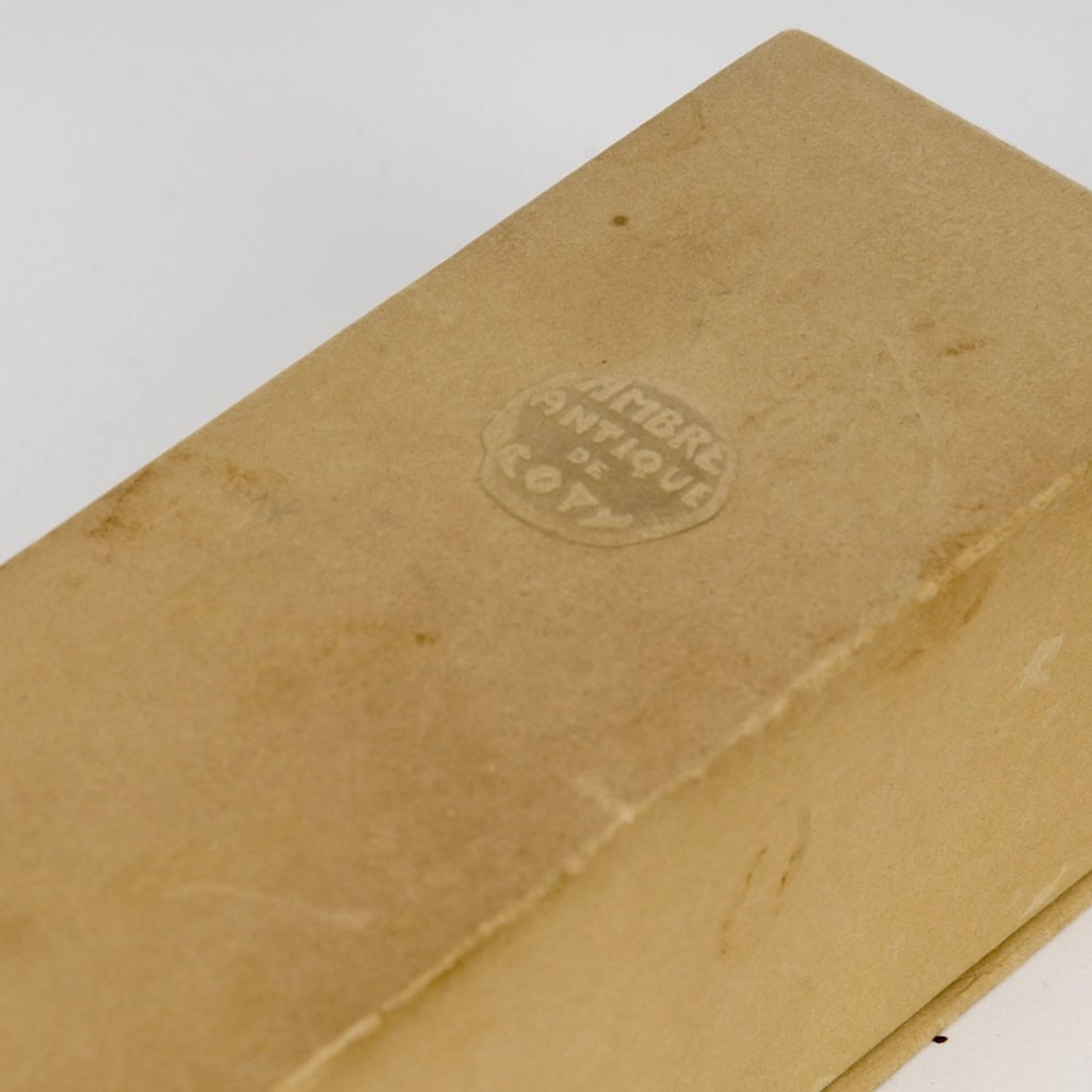 1910 René Lalique – Flacon Ambre Antique Verre Blanc Patiné Sépia pour Coty 7