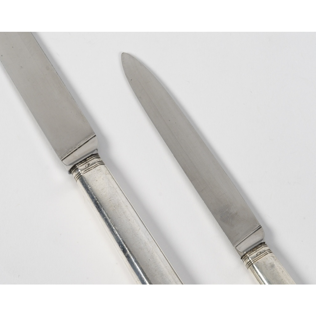 PUIFORCAT – Suite de 16 couteaux de table et 10 couteaux à dessert argent ART DECO 11