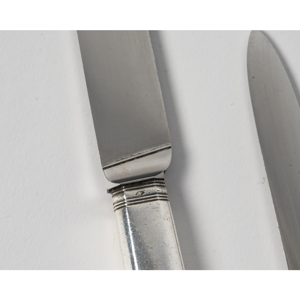 PUIFORCAT – Suite de 16 couteaux de table et 10 couteaux à dessert argent ART DECO 14