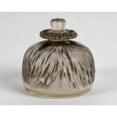 1910 René Lalique – Flacon Pavot Verre Blanc Patiné Gris 1910 René Lalique – Flacon Pavot Verre Blanc Patiné Gris