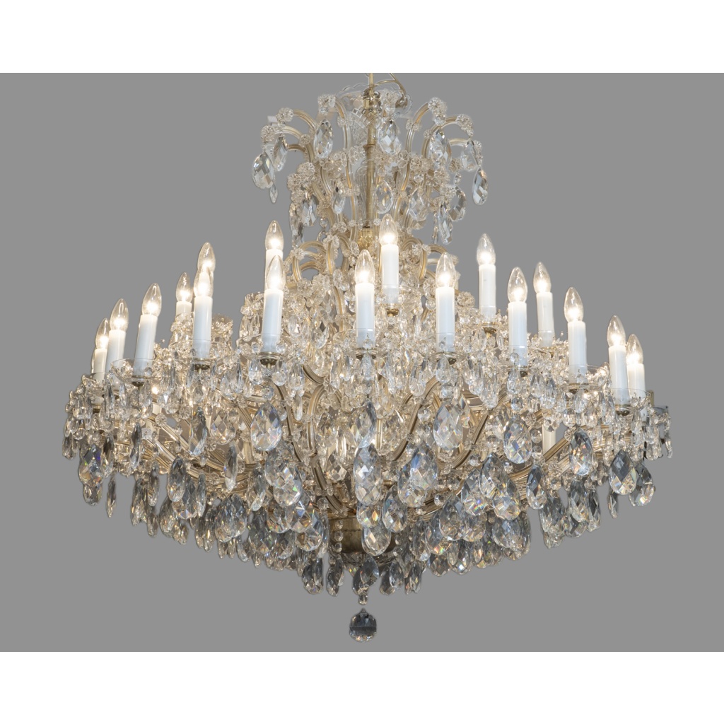 Grand lustre en cristal.. 8