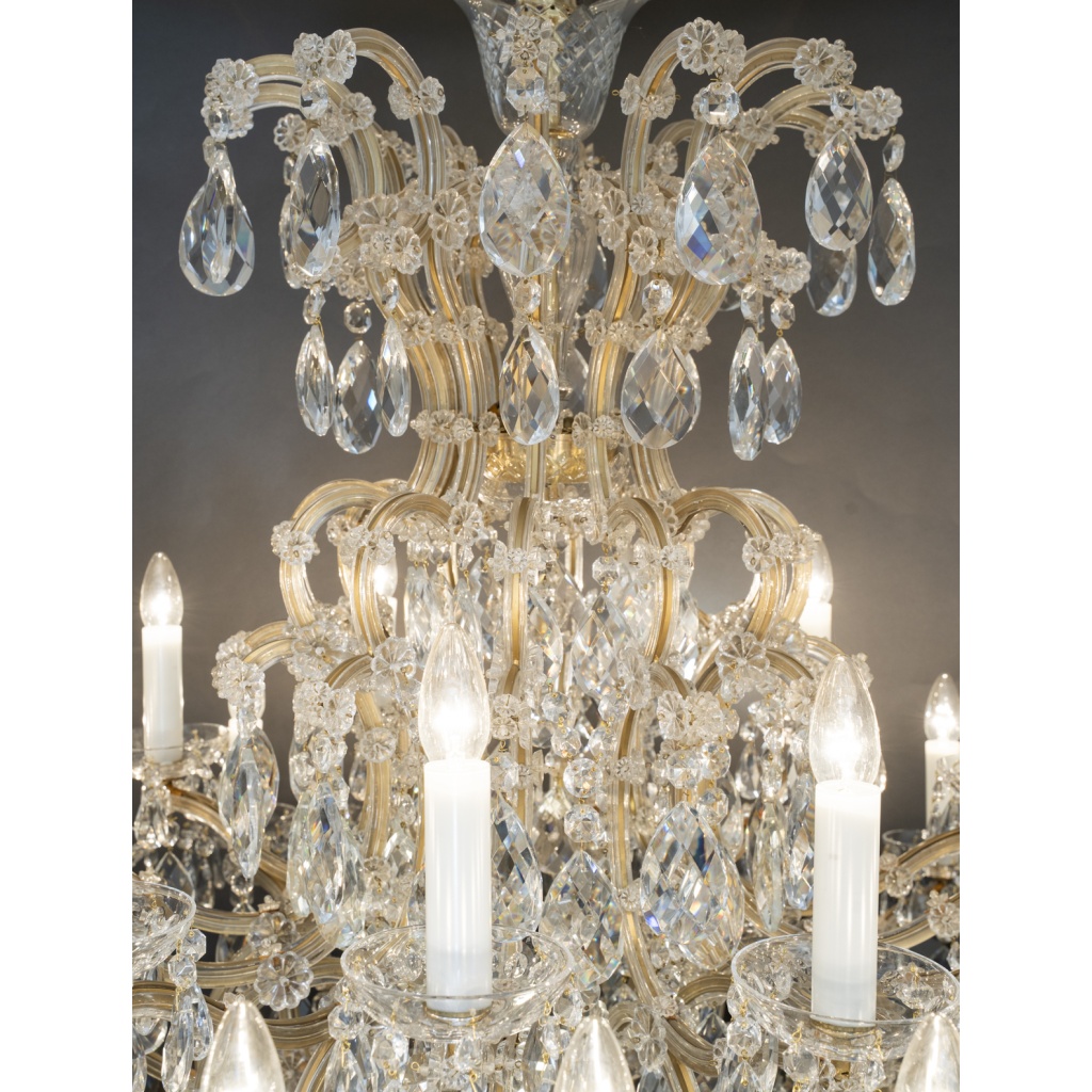Grand lustre en cristal.. 4