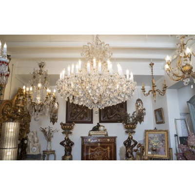 Grand lustre en cristal.. 3