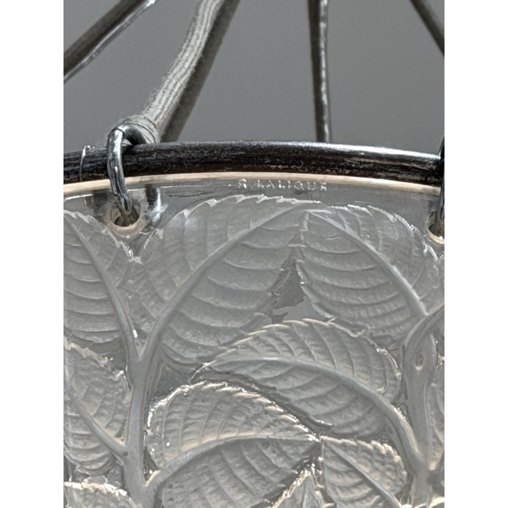 1921 René Lalique – Suspension Feuilles de Charme Verre Blanc 10