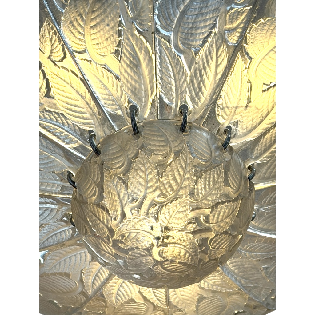 1921 René Lalique – Suspension Feuilles de Charme Verre Blanc 8