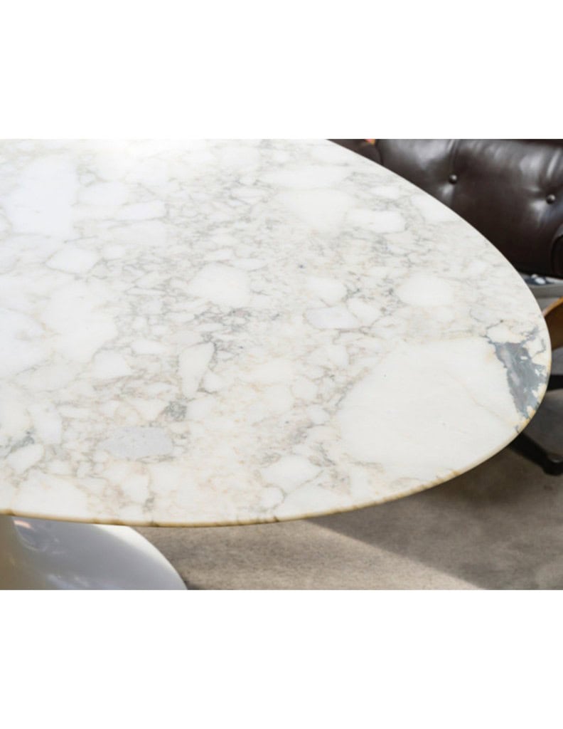 Eero Saarinen pour Knoll : Table « Tulip » ovale marbre calacatta 4