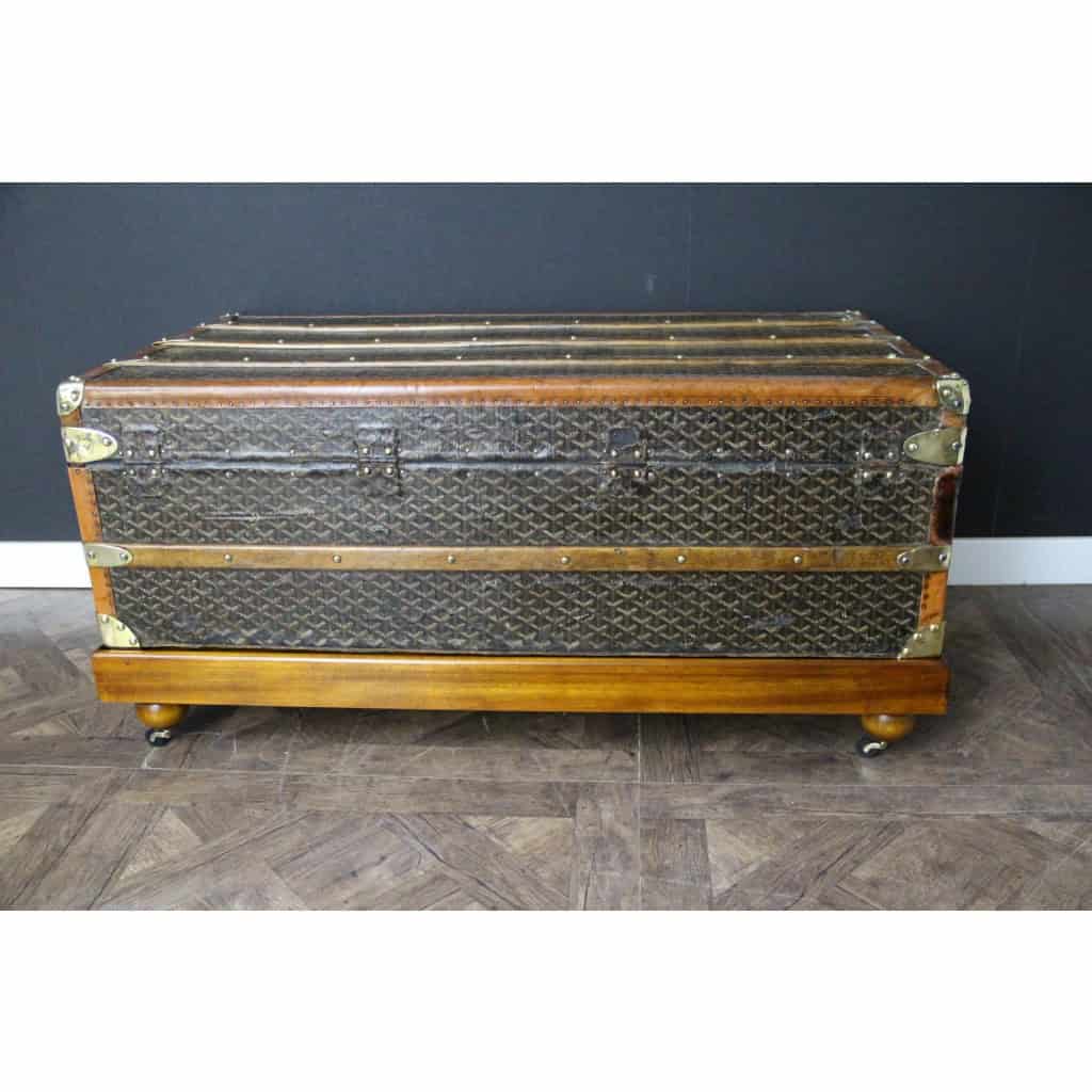 Malle Goyard 100 cm des années 1920’s en toile a chevrons 13