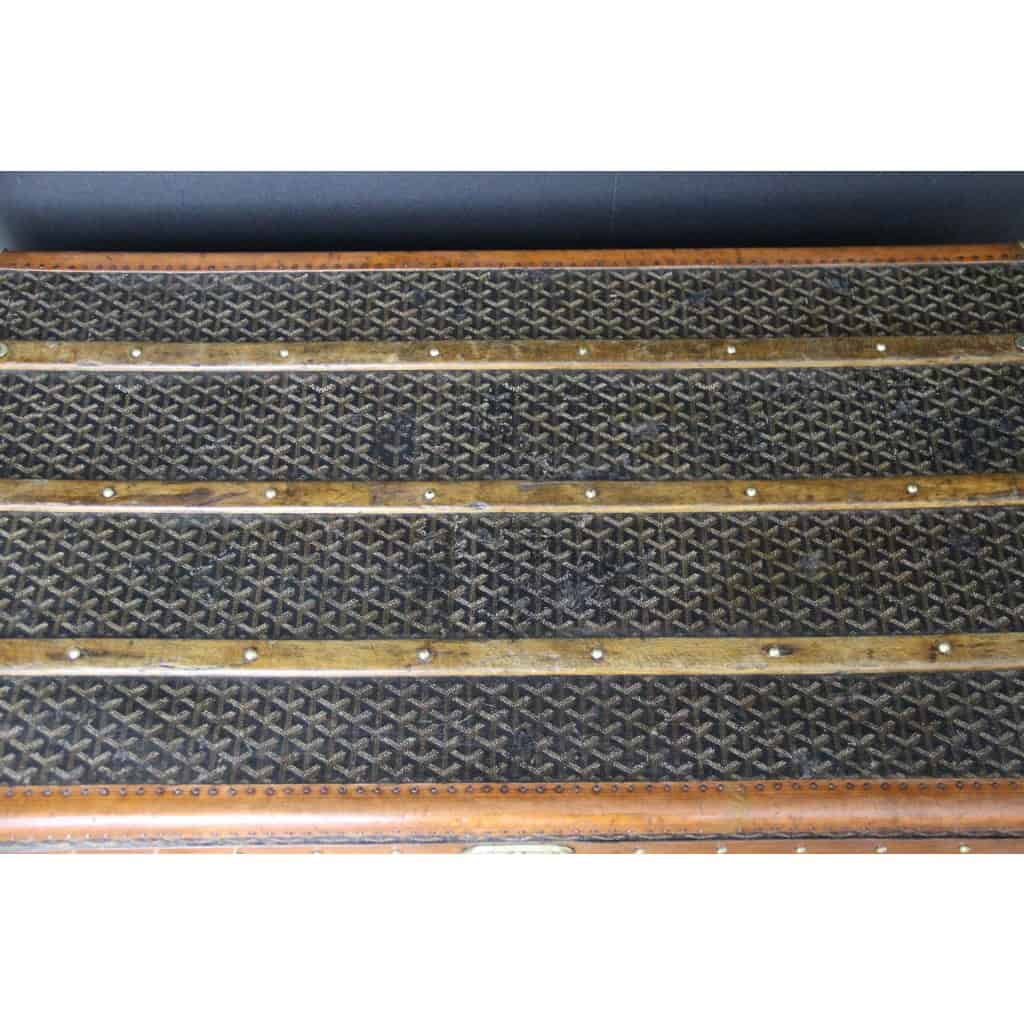 Malle Goyard 100 cm des années 1920’s en toile a chevrons 15