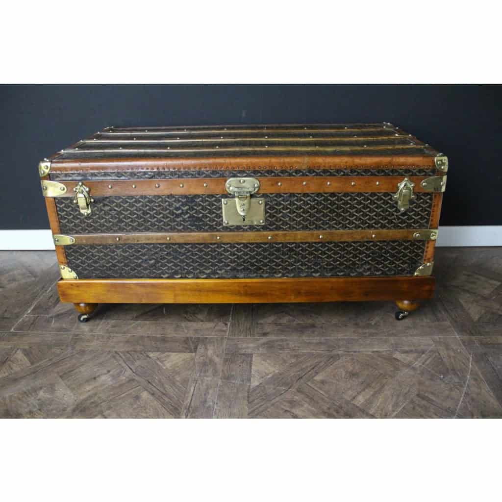 Malle Goyard 100 cm des années 1920’s en toile a chevrons 16